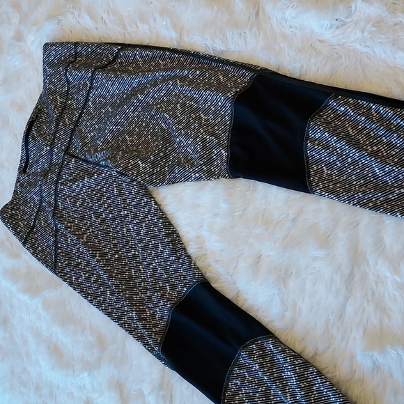 Nike Dri Fit running leggings/capris size large - Picture 5 of 8